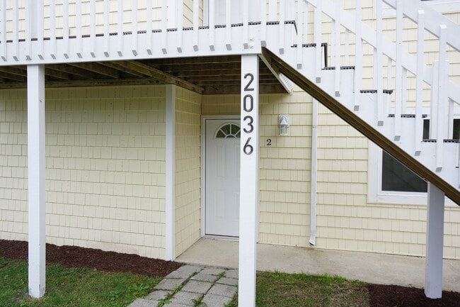Building Photo - 2BR/1BA Beautiful Condo in Hampstead off S...