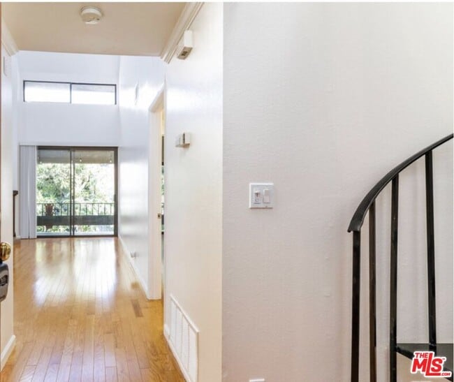 Foto del edificio - 8675 Falmouth Ave