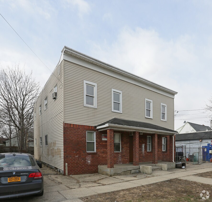 Primary Photo - 120 Linden Ave