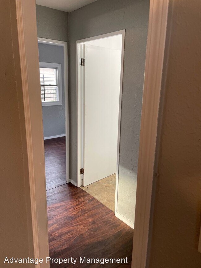 Building Photo - 2 br, 1 bath House - 5360 W Leon Terrace