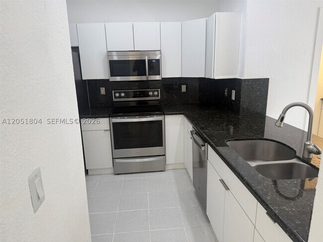 Building Photo - 3873 SW 171st Terrace