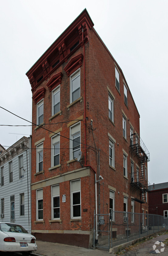 Building Photo - West Apartments