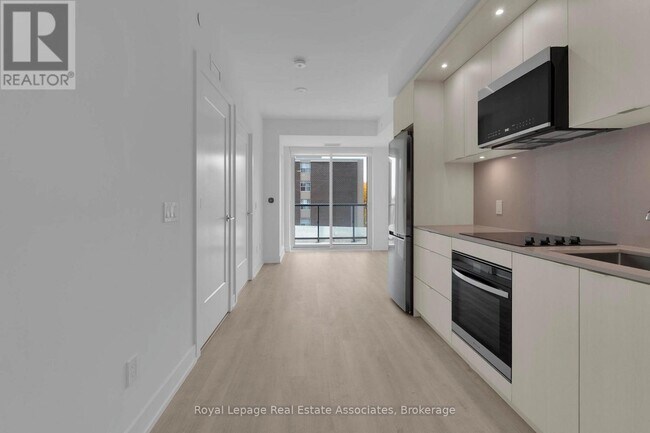 Building Photo - 60 Central Park Roadway