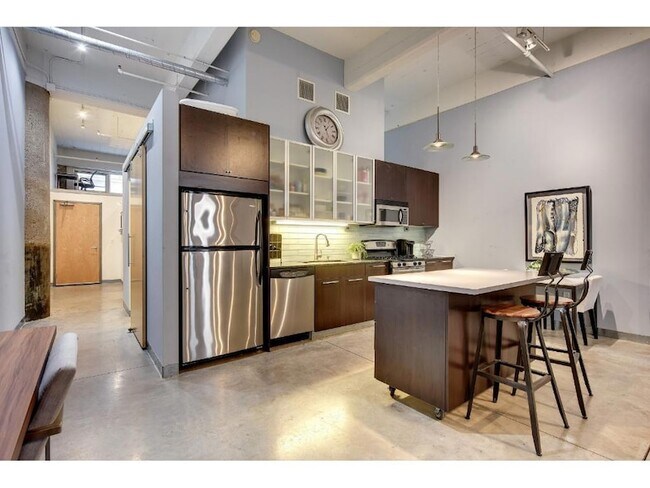 Building Photo - 700 N Washington Ave