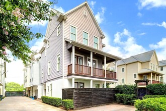 Building Photo - 3257 Maxroy St