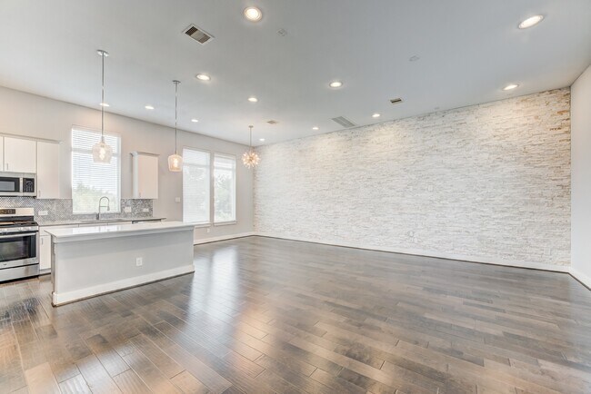 Building Photo - 8409 Hempstead Rd