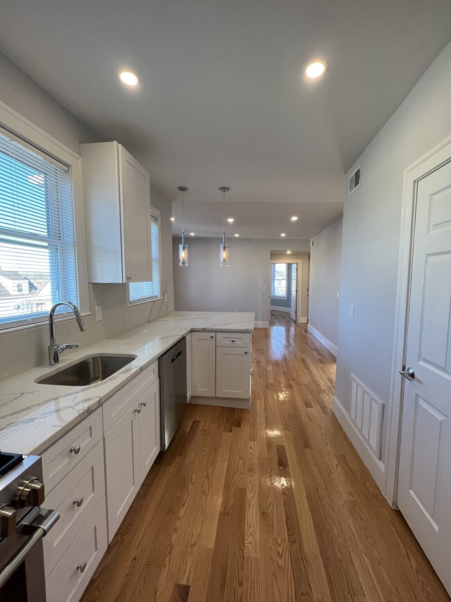 Building Photo - 75 Winchester St