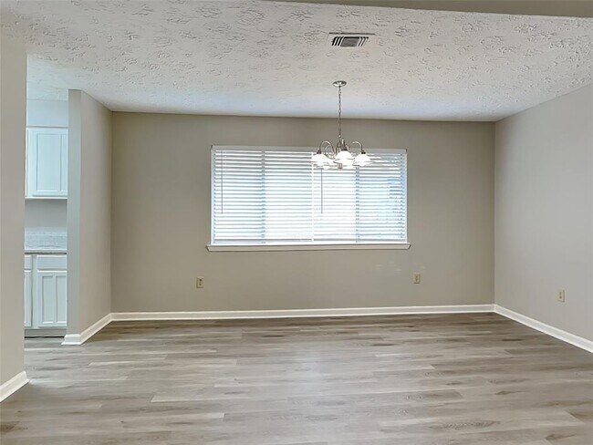 Foto del edificio - 15803 Pfeiffer Dr