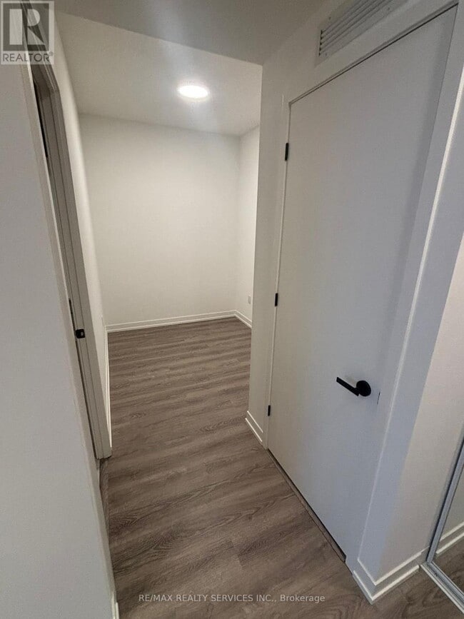 Photo du bâtiment - 8 Interchange Wy