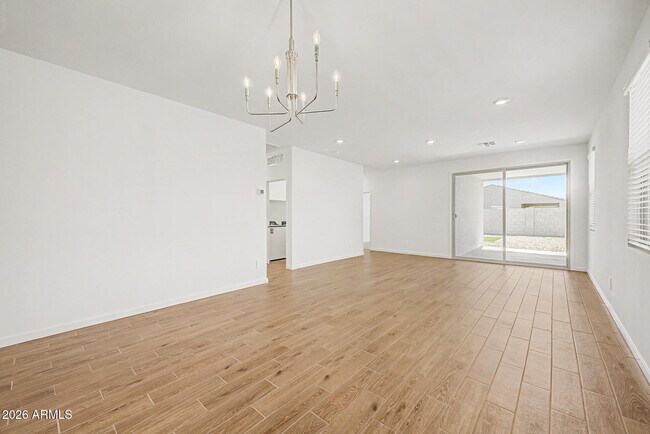 Foto del edificio - 15803 W Cottontail Ln