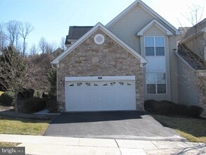 Building Photo - 218 Silverbell Ct