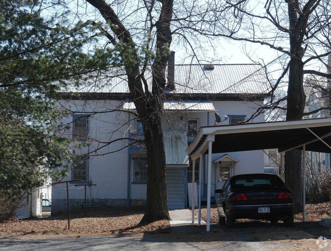 Building Photo - 212-216 Main St