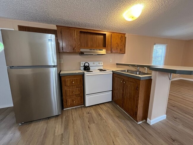 Building Photo - 3 Bedroom, 2 bathroom Mobile Home in Suwan...