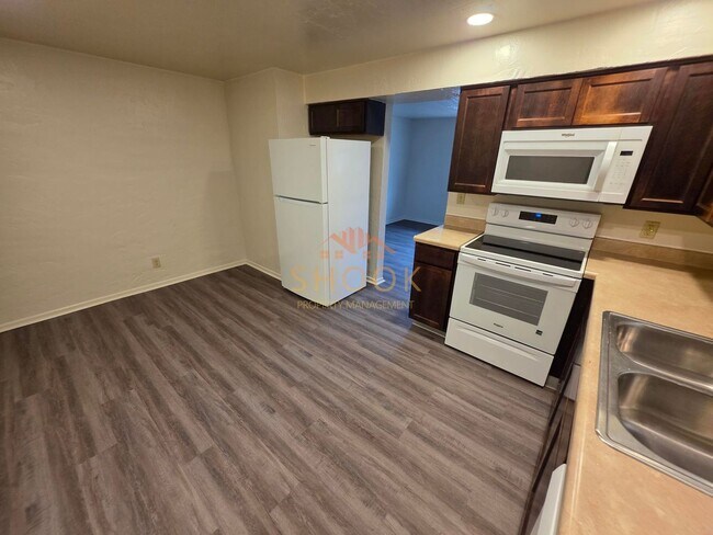 Foto del edificio - 1406/1408 Broadway St