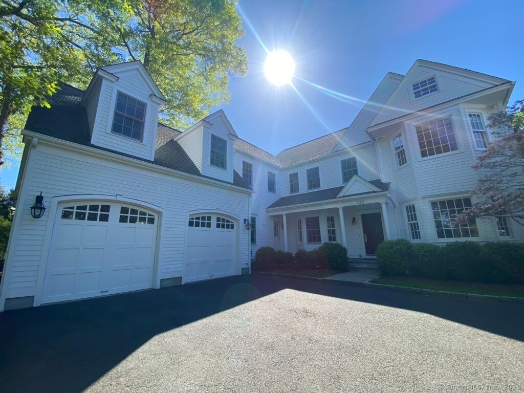 Primary Photo - 120 Oak St