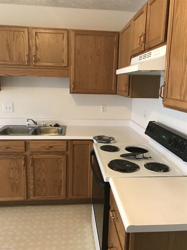 Building Photo - 3005 Coachway Dr