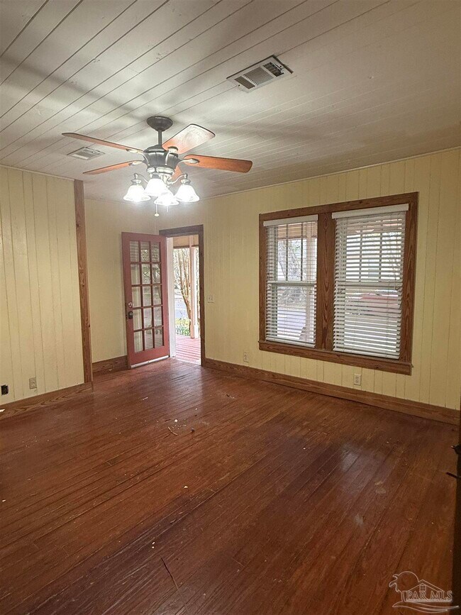 Foto del edificio - 307 E La Rua St