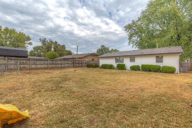 Building Photo - 4806 Bermuda Cir