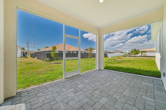 Foto del edificio - ** 3 + Den Home in NW Cape ~ 2 Car Garage **