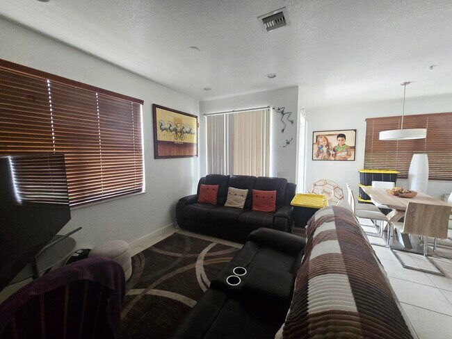 Building Photo - 1113 Shoma Dr