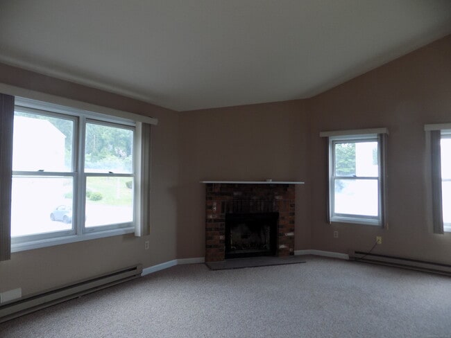 Building Photo - 34 Valley Dr