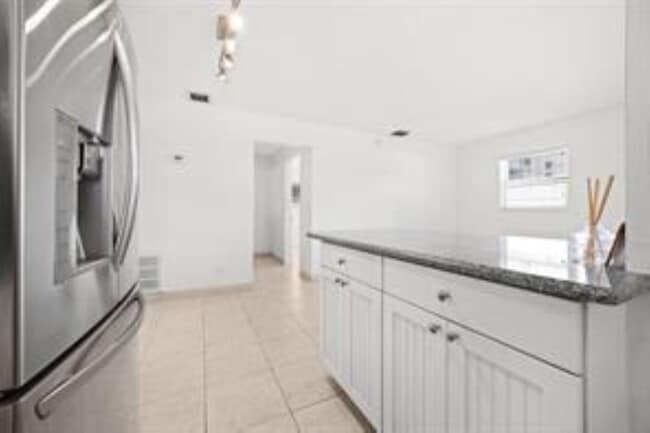 Building Photo - 2131 N Ocean Blvd