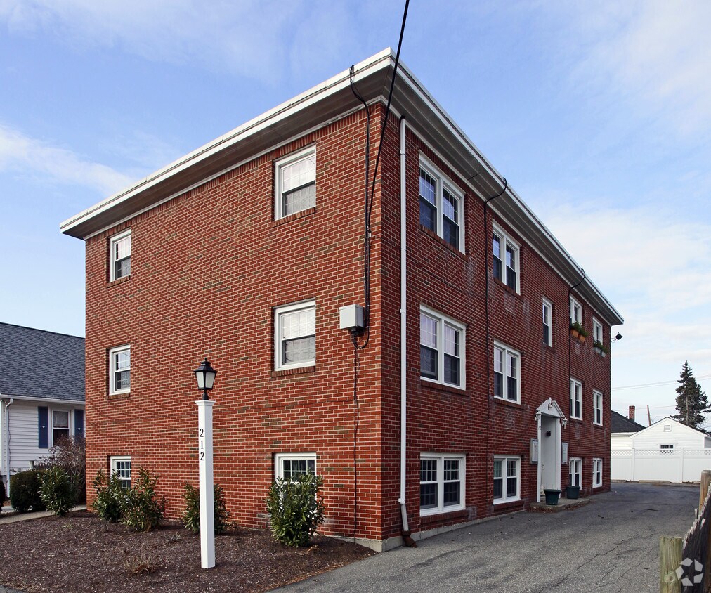 212 Liberty St, Pawtucket, RI 02861 Apartments in Pawtucket, RI