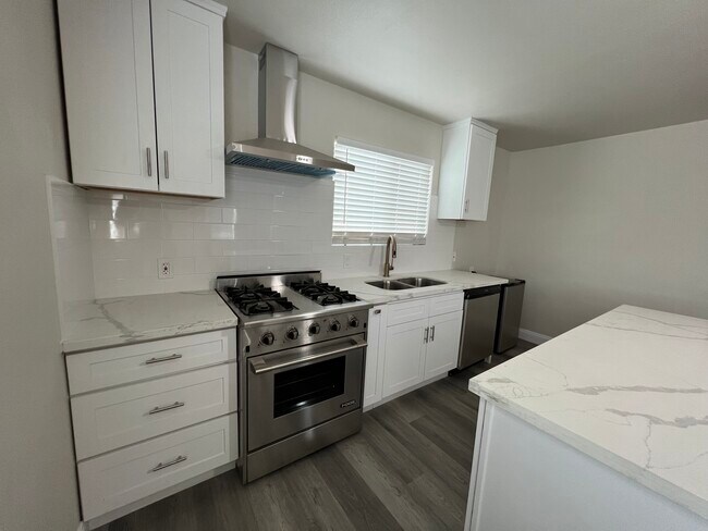 Building Photo - 156 W Herndon Ave