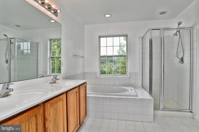 Foto del edificio - 8067 Horseshoe Cottage Cir