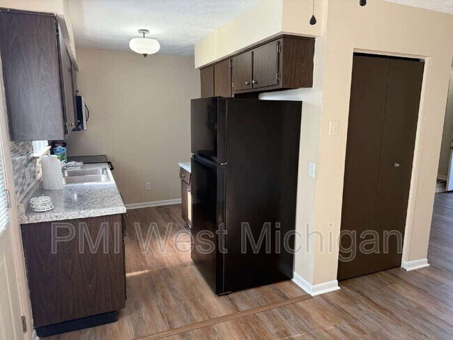 Foto del edificio - 4254 Bond St
