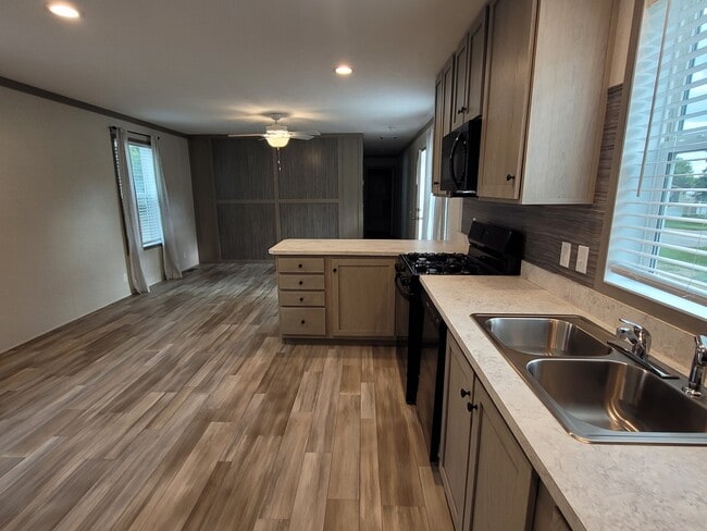 Building Photo - 343 Stratford Ct
