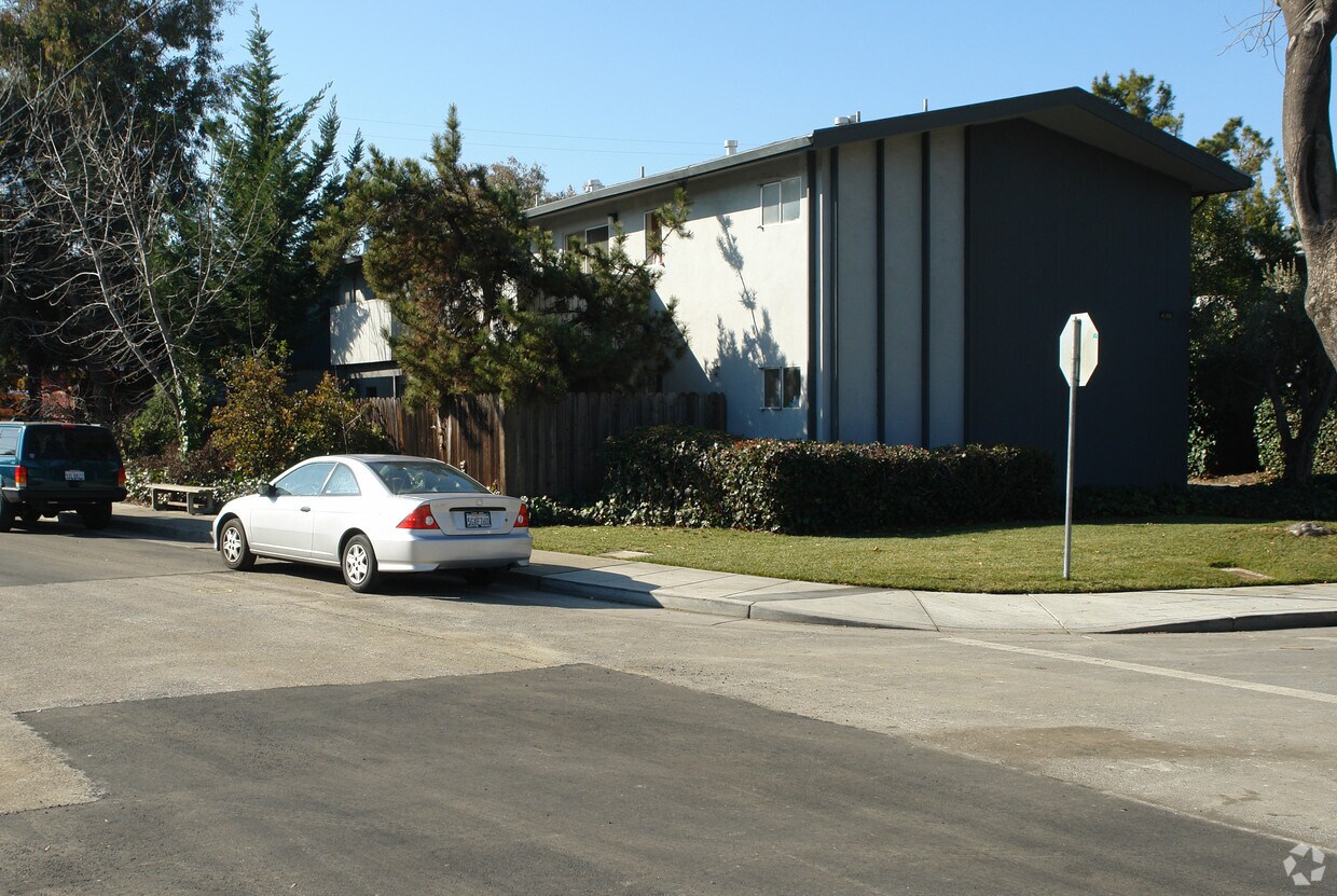 Primary Photo - 4190 Byron St