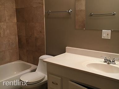 Building Photo - 2 br, 2 bath Condo - 2049 E 67th St