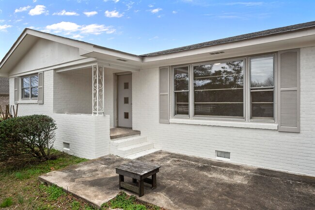 Building Photo - 16985 Oakdale Rd