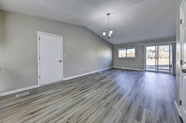 Building Photo - 7650 Vallhalla Dr