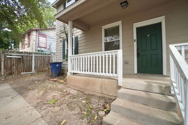 Foto del edificio - 2506 E 8th St