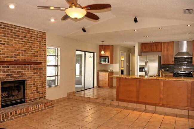 Building Photo - Upgraded Pool Home in Dr. Phillips