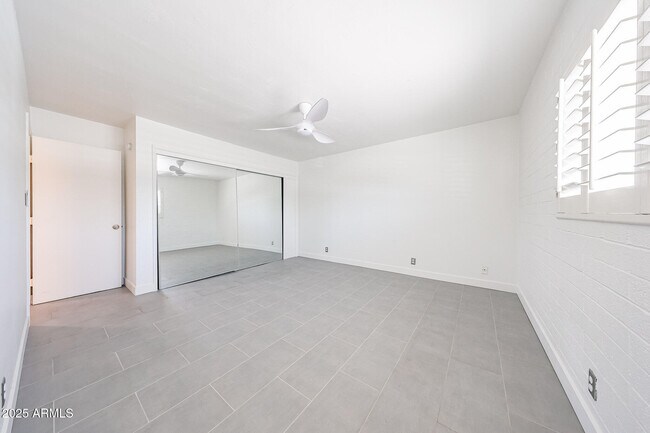 Foto del edificio - 6544 N 12th St
