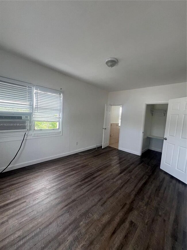 Foto del edificio - 2300 W Flagler St