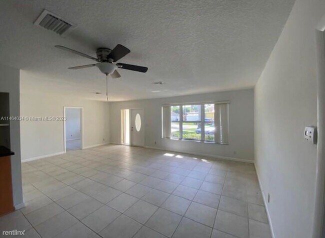 Building Photo - 3 br, 2 bath House - 902 N 13th Ave