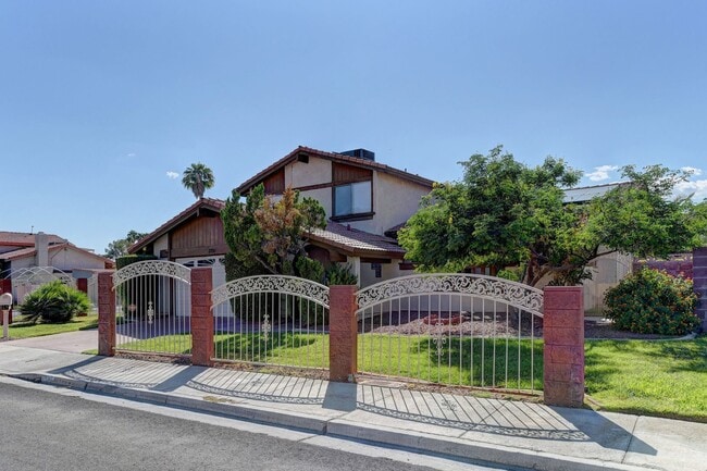 Building Photo - Discover this 4-bedroom, 2.5-bath historic beauty in the heart of Spring Valley, where Old Vegas ...