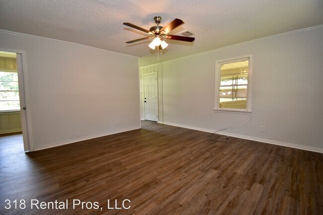 Foto del edificio - 3 br, 1 bath House - 218 Carver St.