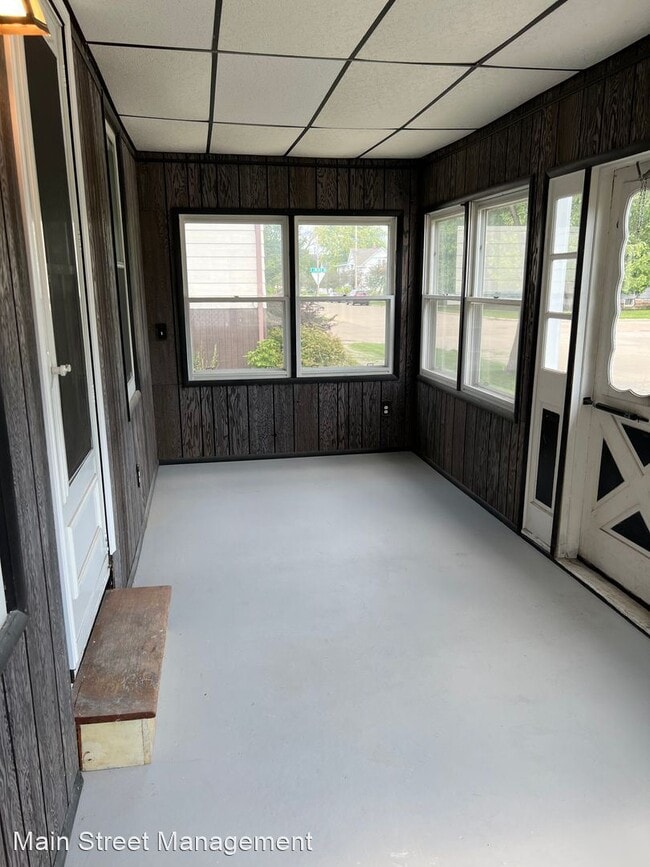 Building Photo - 3 br, 1 bath House - 755 Grove St.