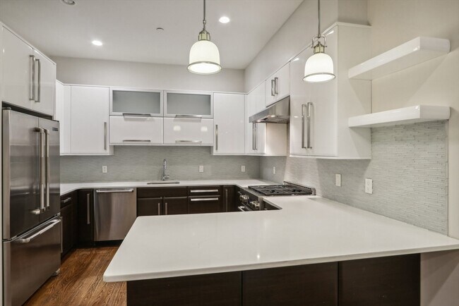 Building Photo - 1471 Beacon St