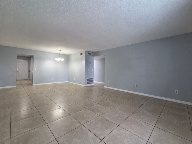 Foto del edificio - 605 Northlake Blvd