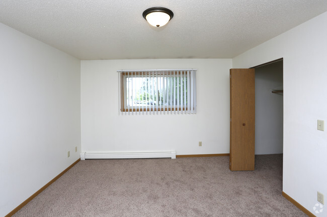 1BR, 1BA - 610 SF - Highland Meadows Apartment Community