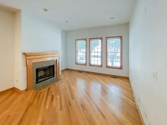 Building Photo - 1319 W Belmont Ave