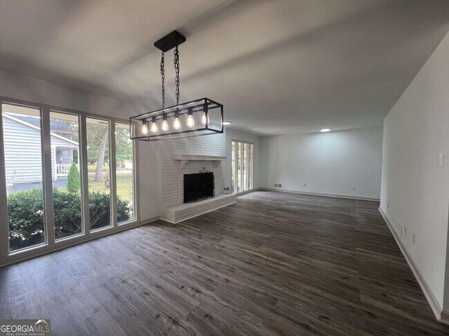 Building Photo - 5760 Penfield Pl