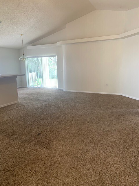 Foto del edificio - 3bdrm 2Bath 2Car Garage -- Gated Community...