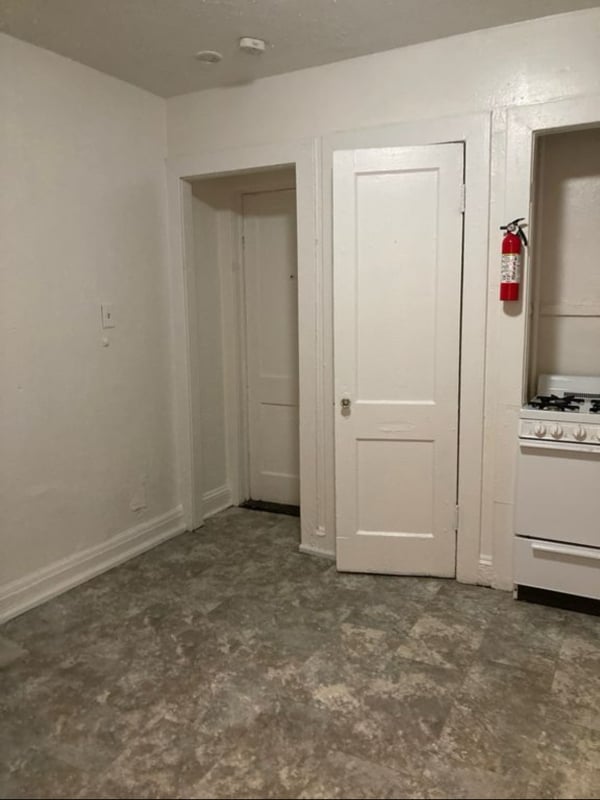 Foto del edificio - 686 Rutherford Ave